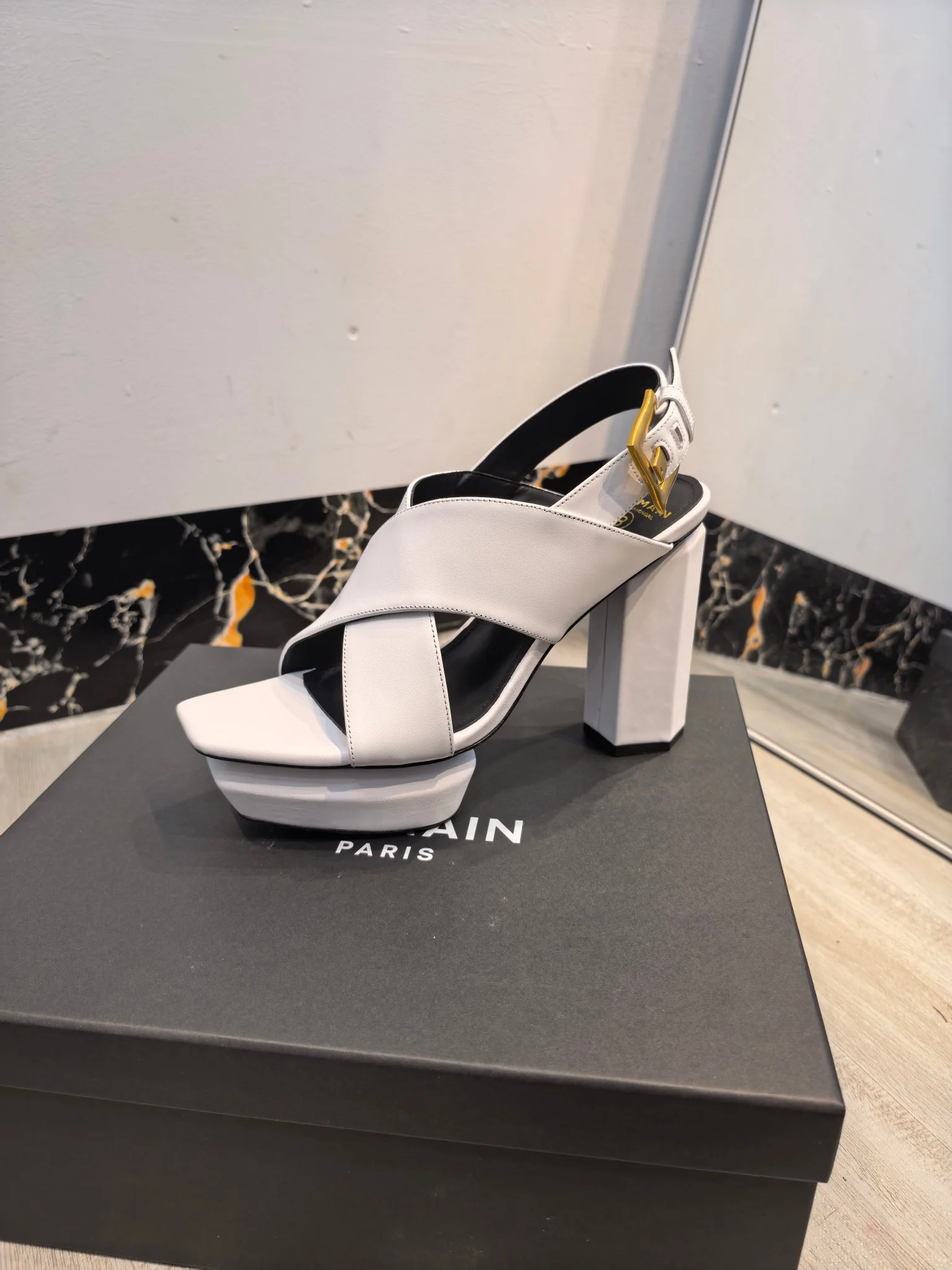 BALMAIN Sandals Leather White-Gold EU36-42 C60202609110189 - Image 9