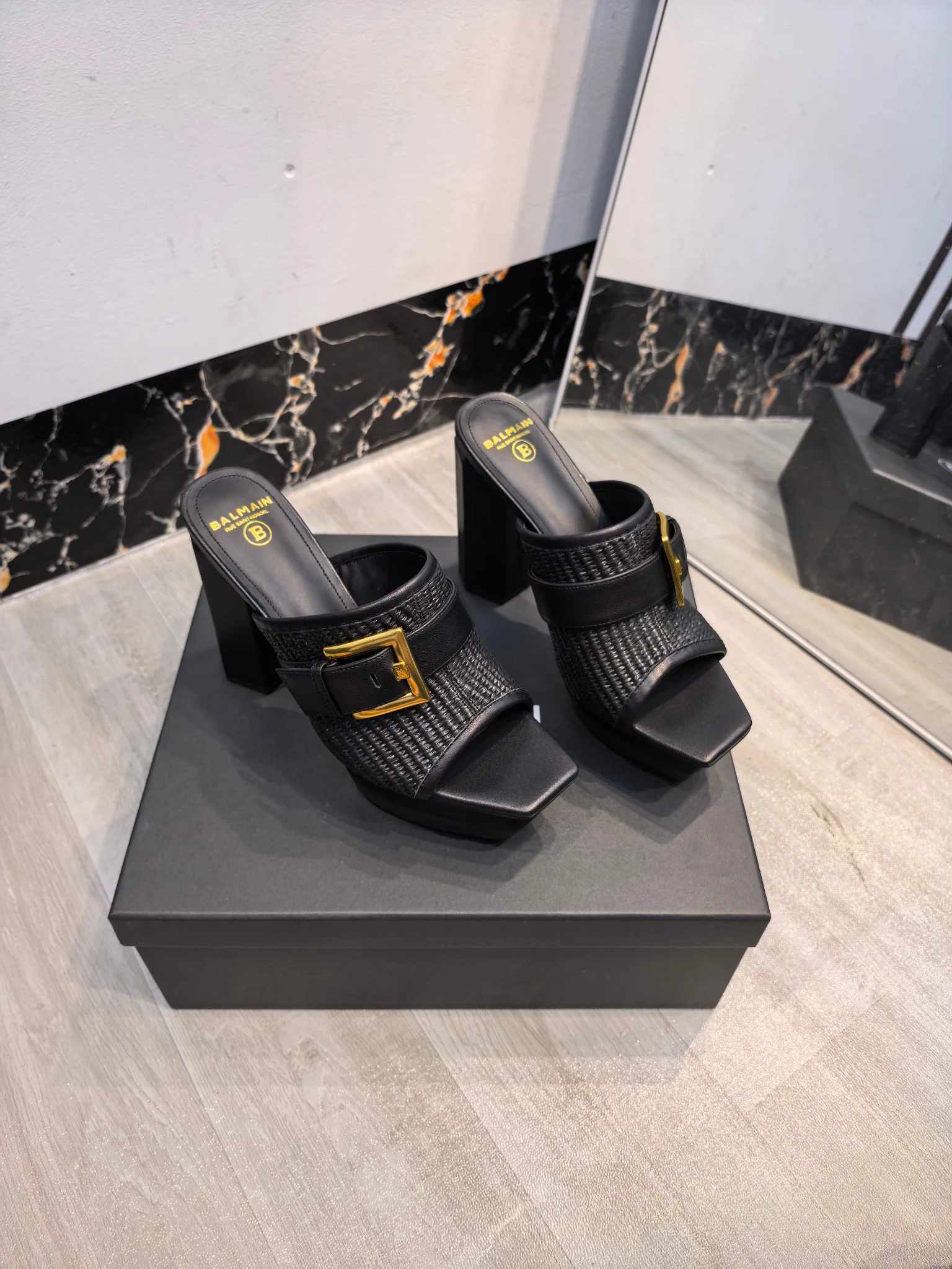 BALMAIN Slides Leather Black-Gold EU36-42 C60202609110184 - Image 2