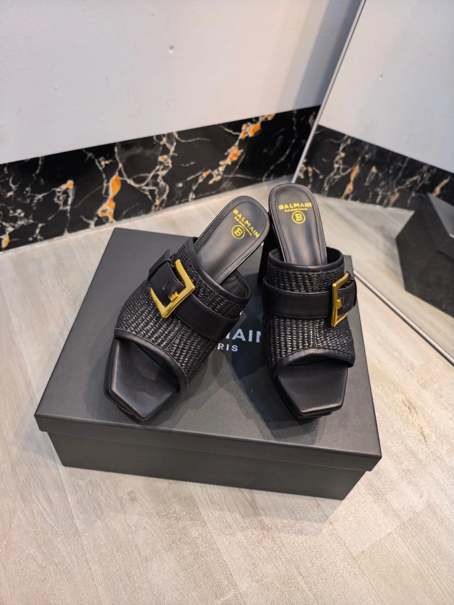 BALMAIN Slides Leather Black-Gold EU36-42 C60202609110184 - Image 8