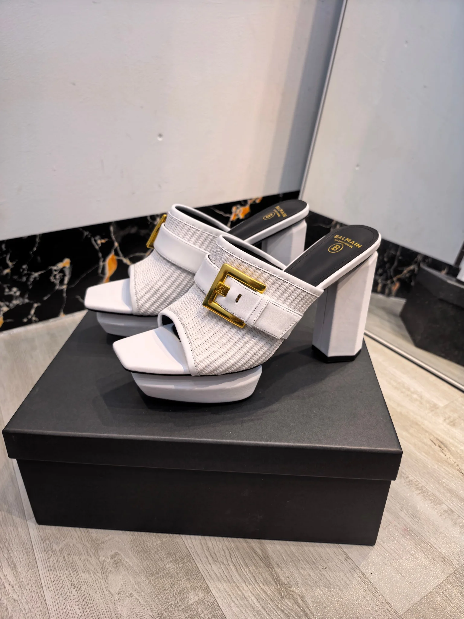 BALMAIN Slides Leather White-Gold EU36-42 C60202609110185 - Image 3