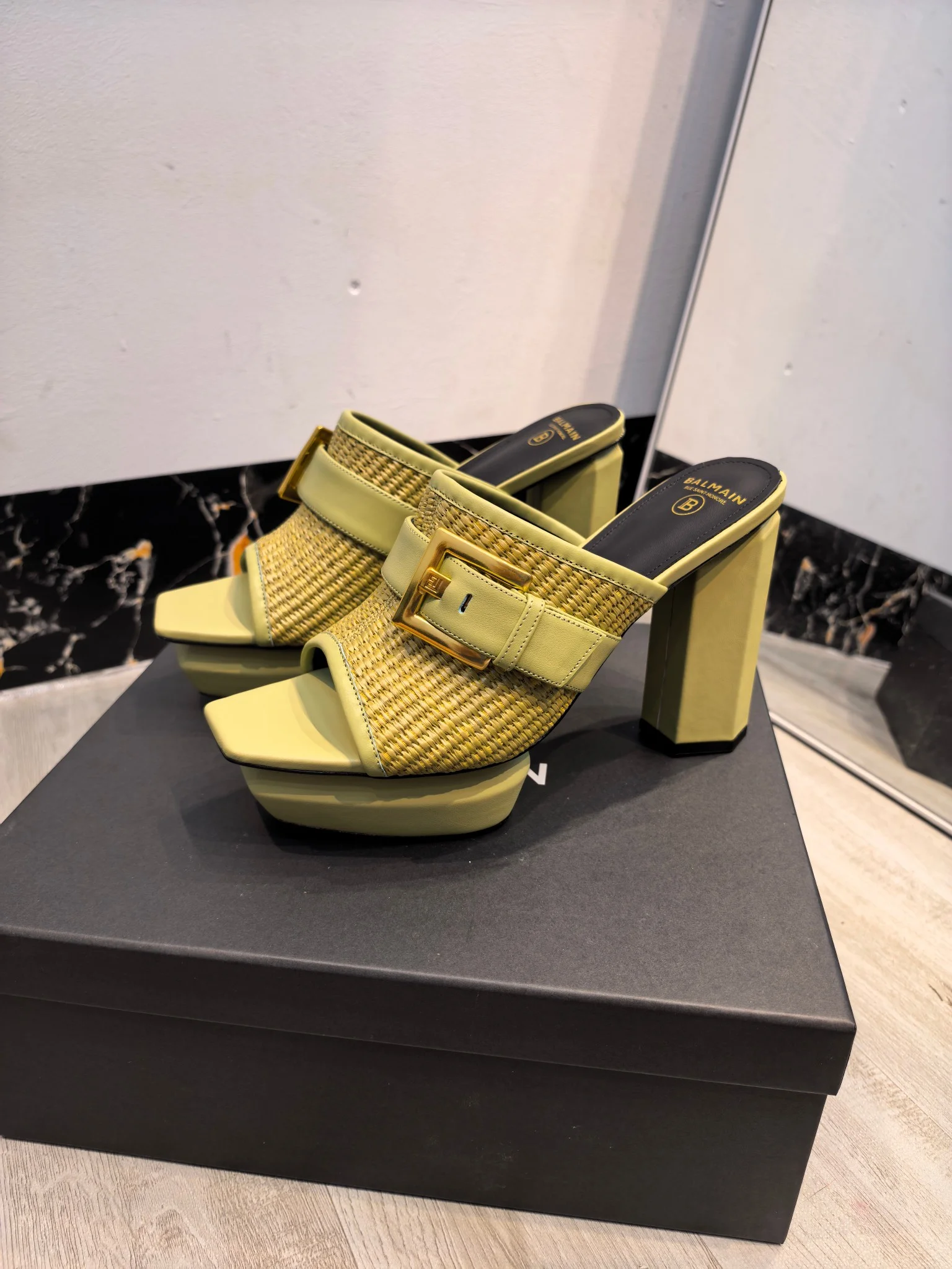 BALMAIN Slides Leather Yellow-Gold EU36-42 C60202609110183 - Image 3