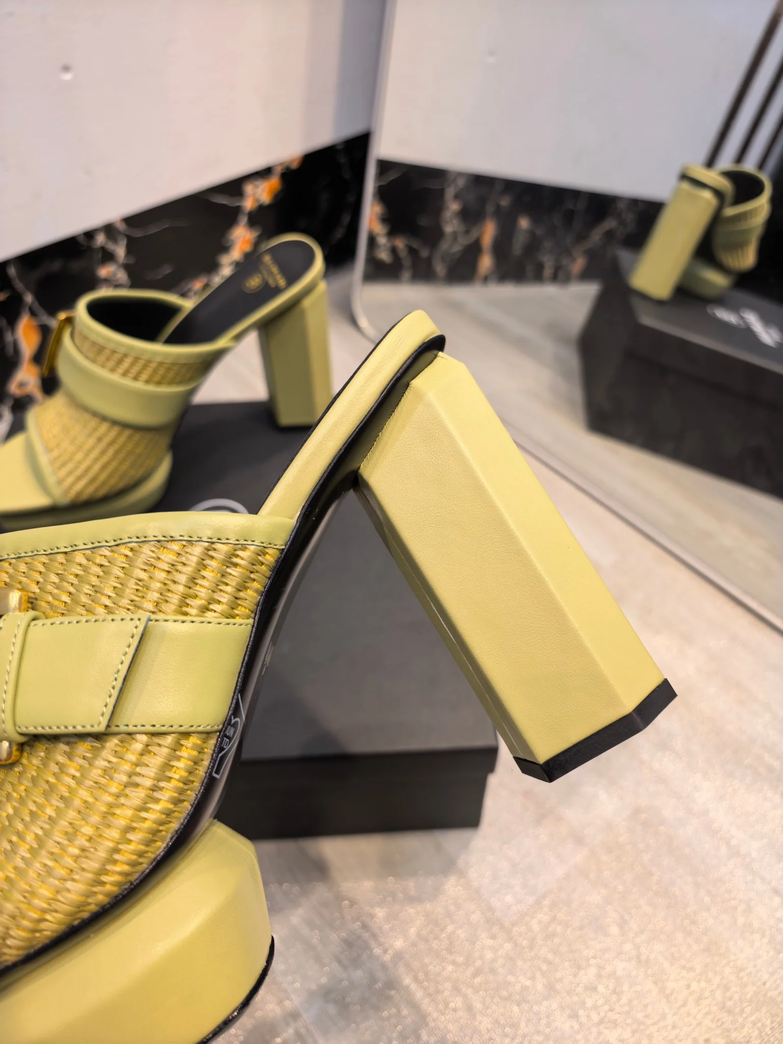 BALMAIN Slides Leather Yellow-Gold EU36-42 C60202609110183 - Image 5