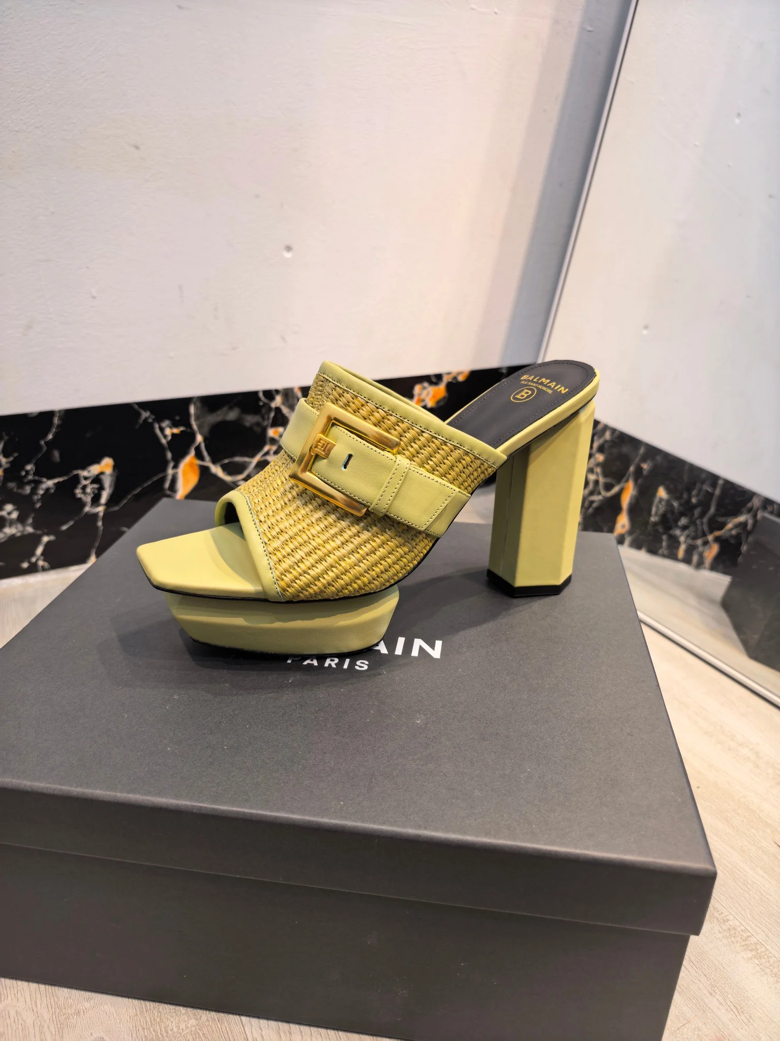BALMAIN Slides Leather Yellow-Gold EU36-42 C60202609110183 - Image 9