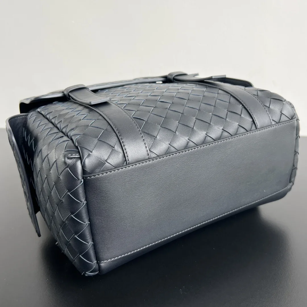 BOTTEGA VENETA Backpacks Bags Intrecciato Leather Black 39X31X14CM A480202609090004 - Image 4