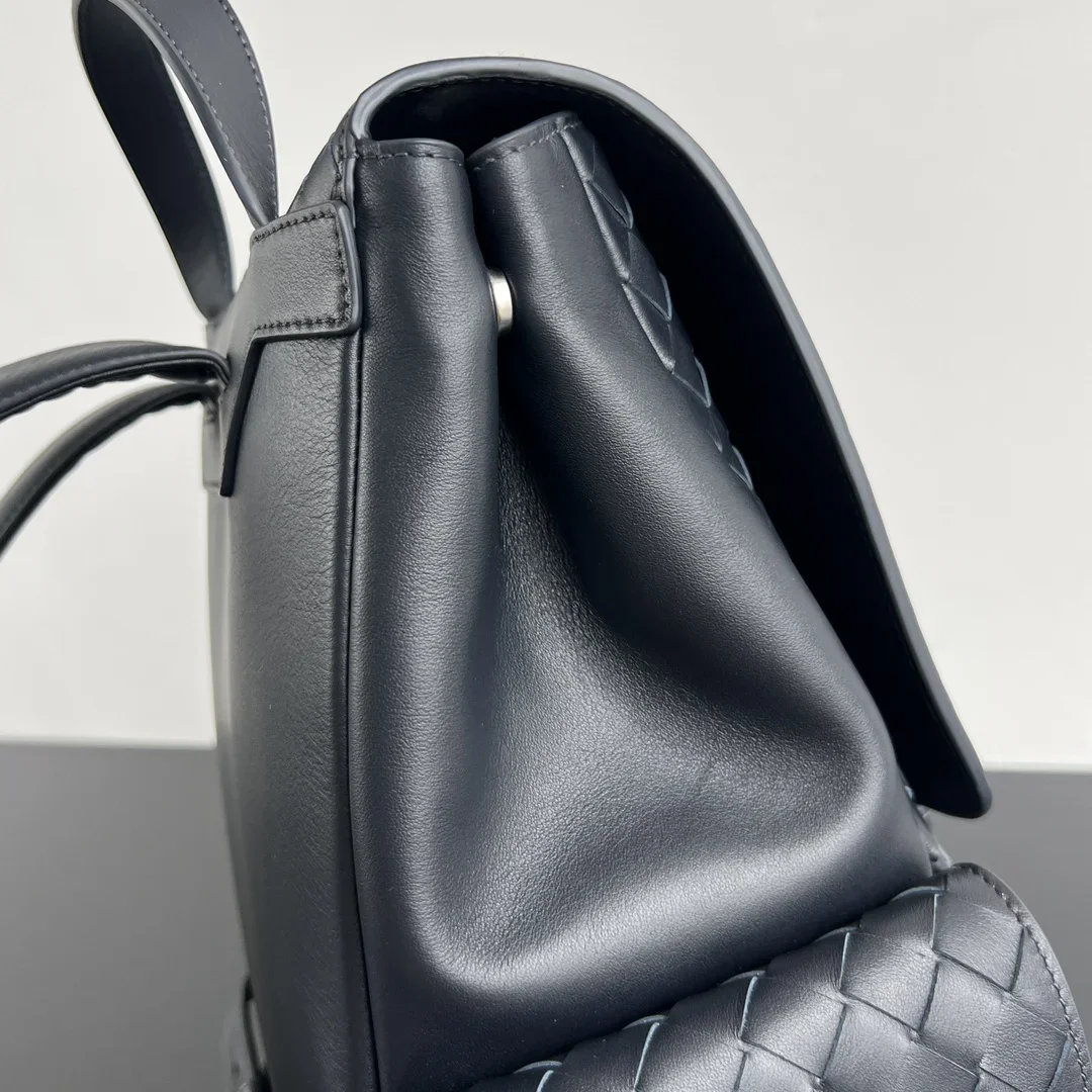 BOTTEGA VENETA Backpacks Bags Intrecciato Leather Black 39X31X14CM A480202609090004 - Image 5