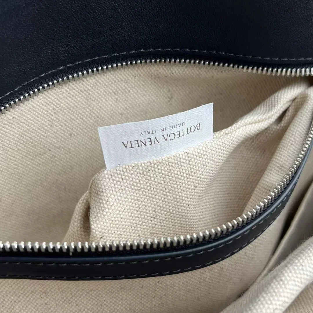 BOTTEGA VENETA Backpacks Bags Intrecciato Leather Black 39X31X14CM A480202609090004 - Image 9