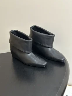 BOTTEGA VENETA Booties Leather Black EU35-39 C40202609112036