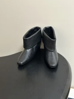 Alternative view of BOTTEGA VENETA Booties Leather Black EU35-39 C40202609112036