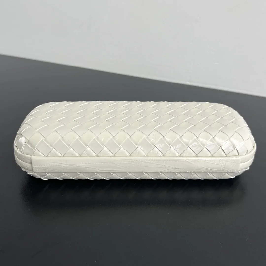 BOTTEGA VENETA Clutches Bags Woven Leather White-Gold 25X10X5CM G30202609090062 - Image 3