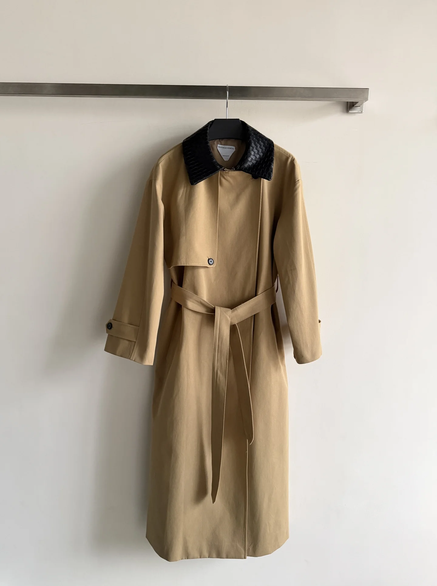 BOTTEGA VENETA Coats Tan-Black S-L E25202609060427