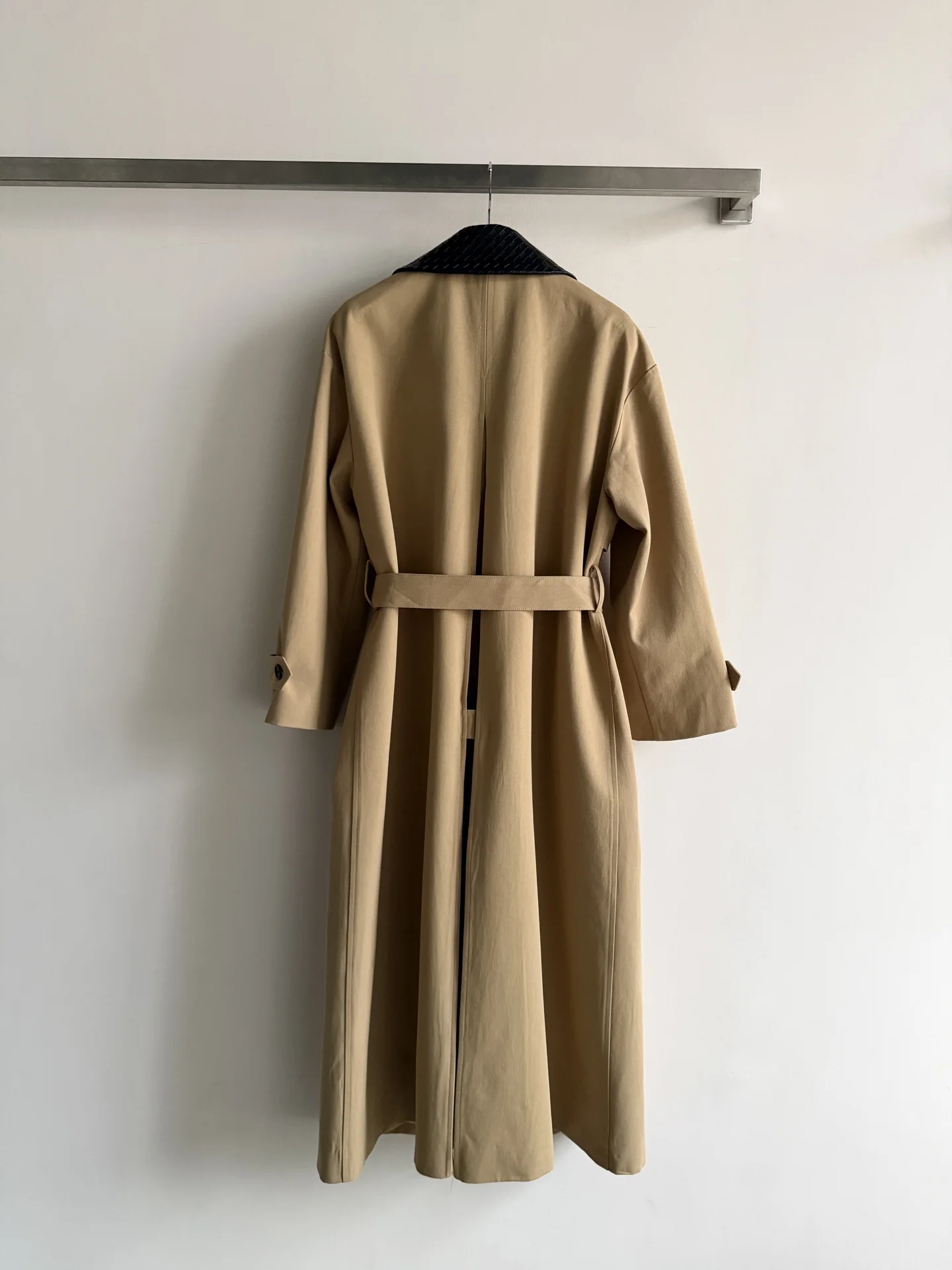 BOTTEGA VENETA Coats Tan-Black S-L E25202609060427 - Image 2