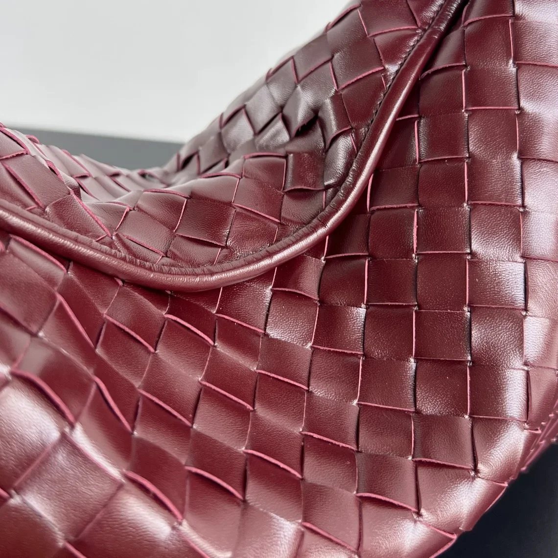 BOTTEGA VENETA Shoulder Bags Burgundy 46X21X10CM I80202609090077 - Image 5