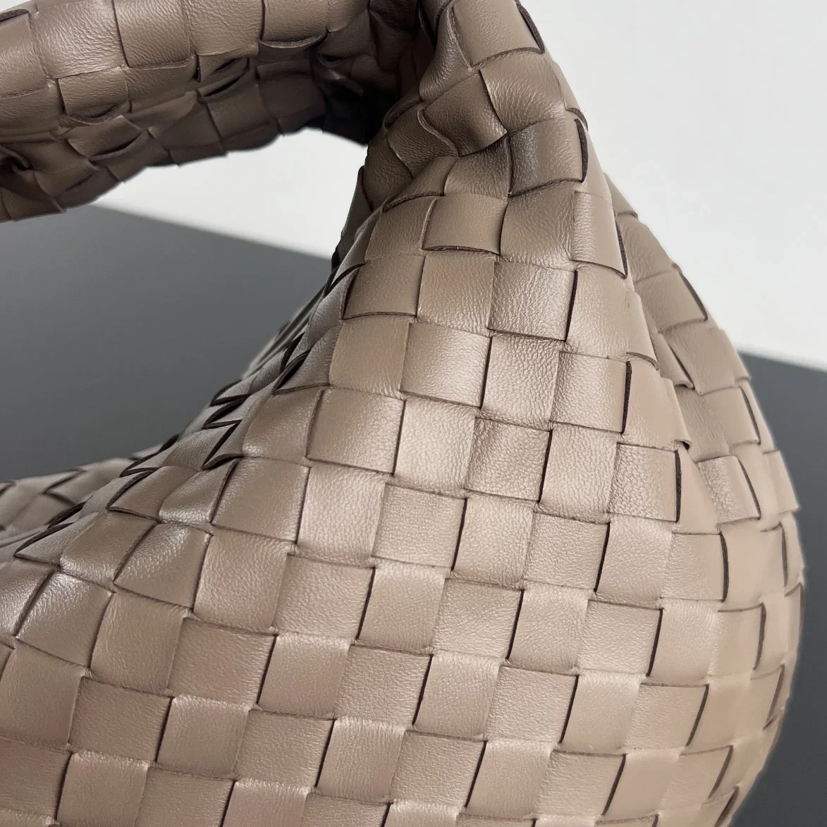BOTTEGA VENETA Shoulder Bags Lamb Leather Taupe 36X21X13CM G30202609090118 - Image 3