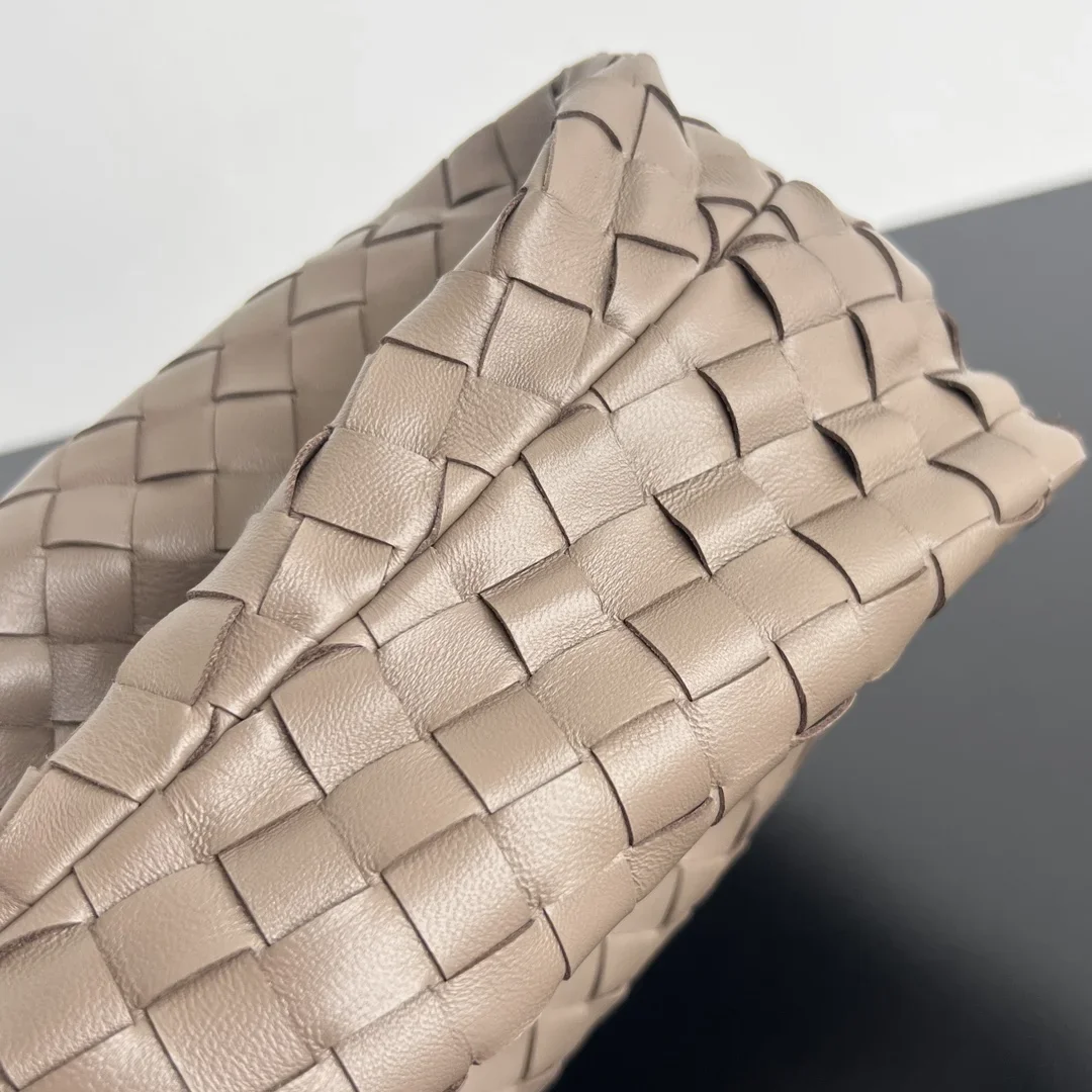 BOTTEGA VENETA Shoulder Bags Lamb Leather Taupe 36X21X13CM G30202609090118 - Image 9