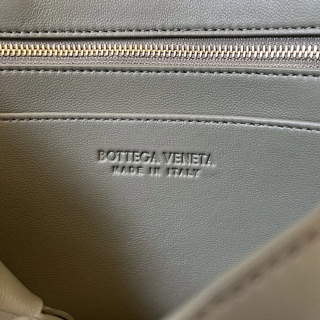 BOTTEGA VENETA Shoulder Bags Nappa Lambskin Green-Gold 29X18X10CM I80202609090110 - Image 8