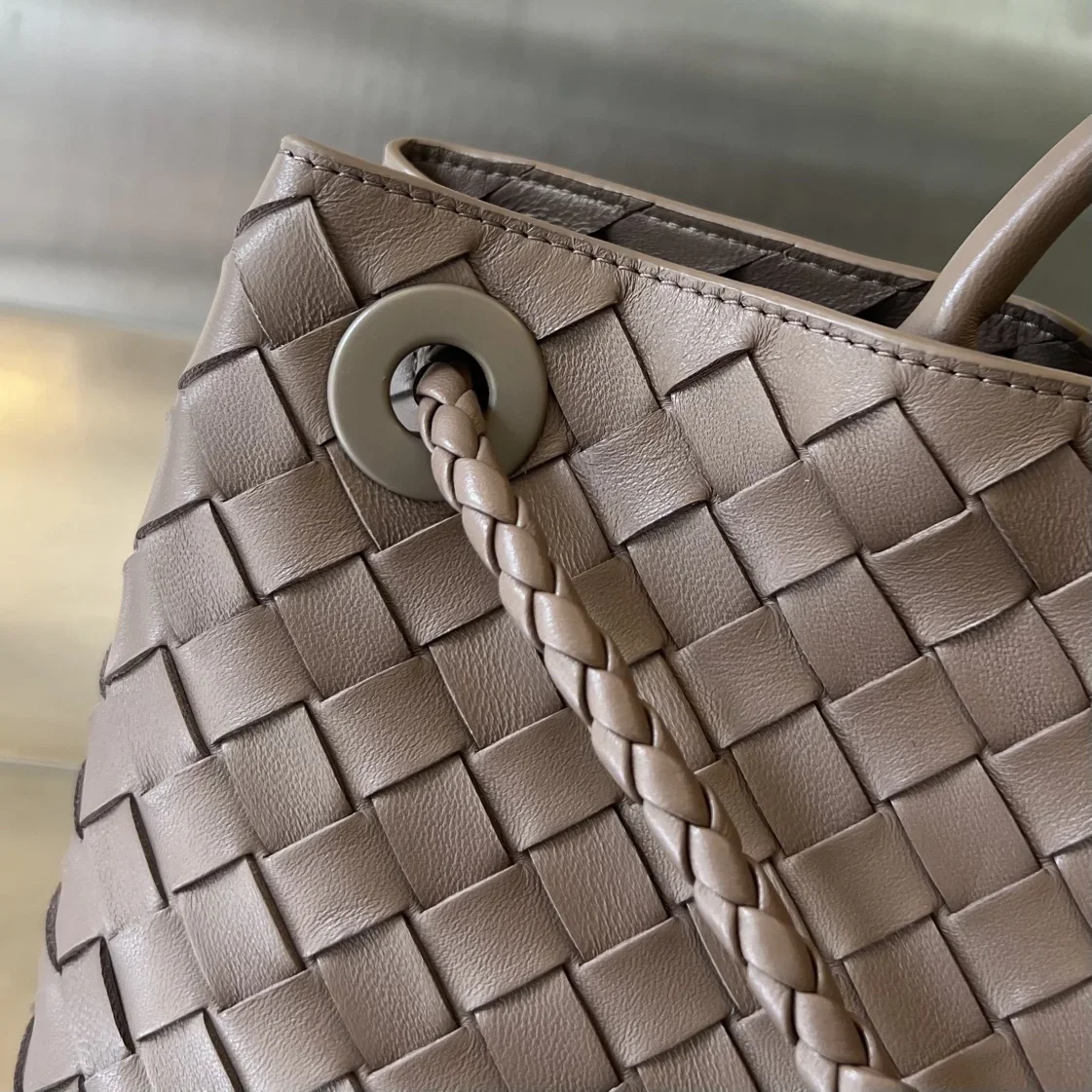 BOTTEGA VENETA Shoulder Bags Nappa Lambskin Taupe-Gold 29X18X10CM I80202609090108 - Image 5
