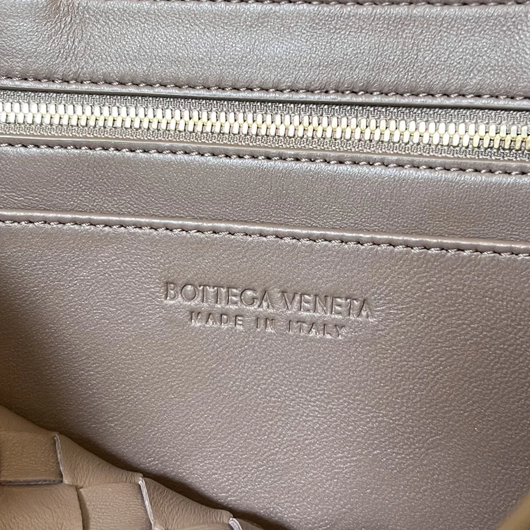 BOTTEGA VENETA Shoulder Bags Nappa Lambskin Taupe-Gold 29X18X10CM I80202609090108 - Image 8
