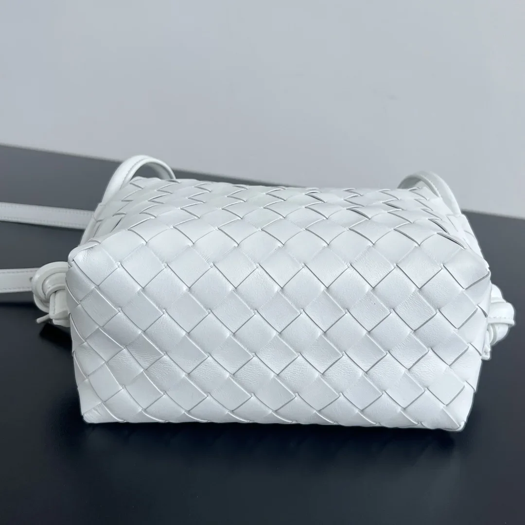 BOTTEGA VENETA Shoulder Bags White-Gold 19X12X9CM F80202609090123 - Image 4