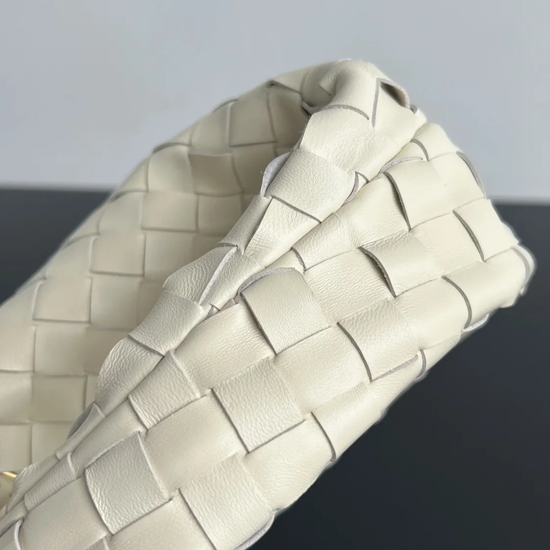 BOTTEGA VENETA Shoulder Bags White-Gold 23X28X8CM E60202609090099 - Image 6