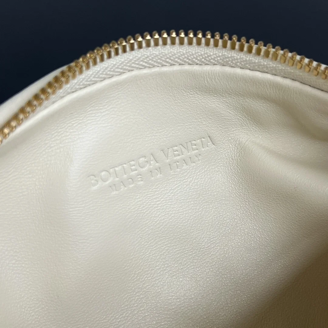 BOTTEGA VENETA Shoulder Bags White-Gold 23X28X8CM E60202609090099 - Image 8