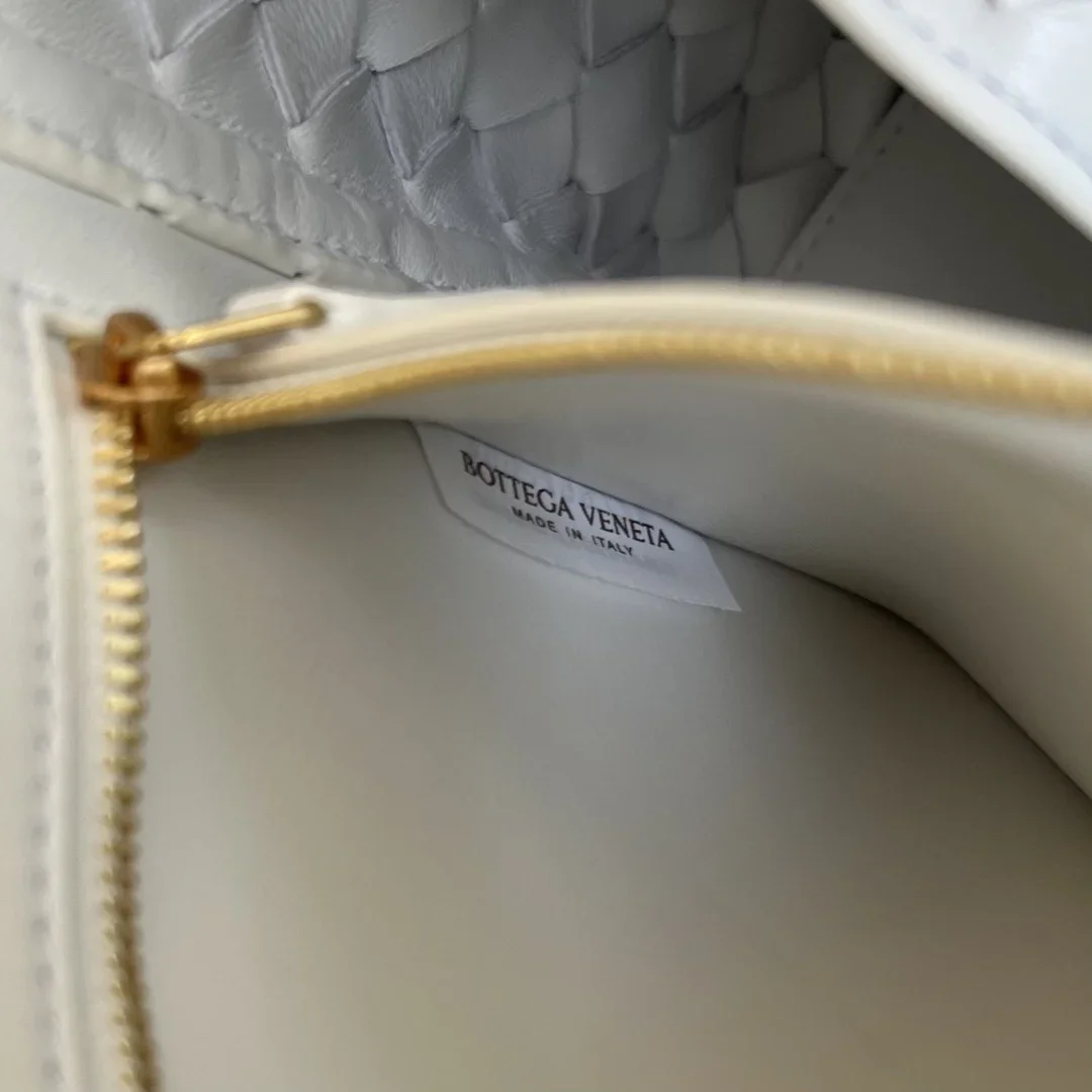 BOTTEGA VENETA Shoulder Bags White-Gold 29X18X10CM I80202609090111 - Image 9