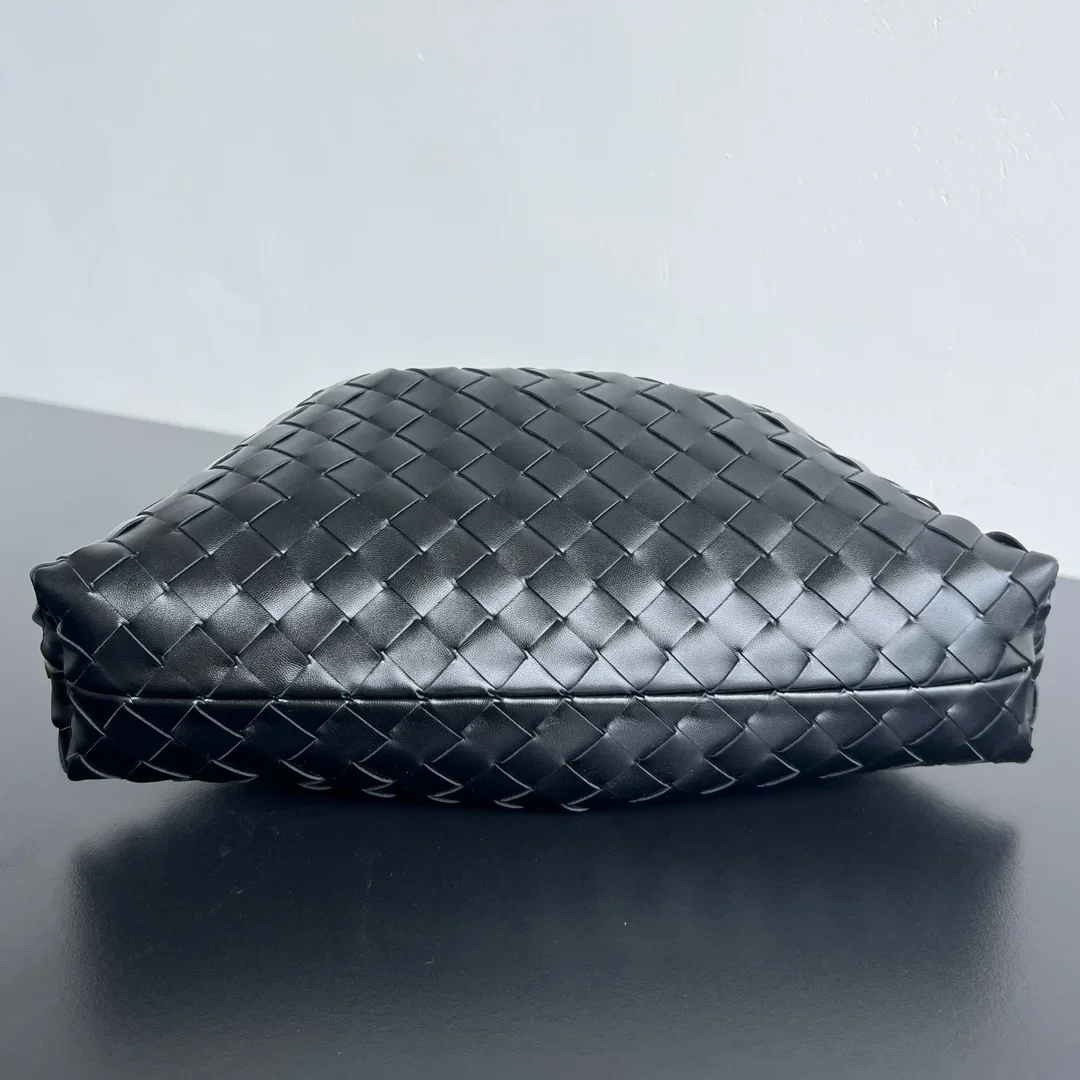 BOTTEGA VENETA Shoulder Bags Woven Leather Black-Gold 33X19X8CM H50202609090078 - Image 3