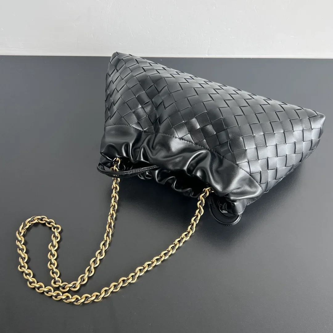 BOTTEGA VENETA Shoulder Bags Woven Leather Black-Gold 33X19X8CM H50202609090078 - Image 4