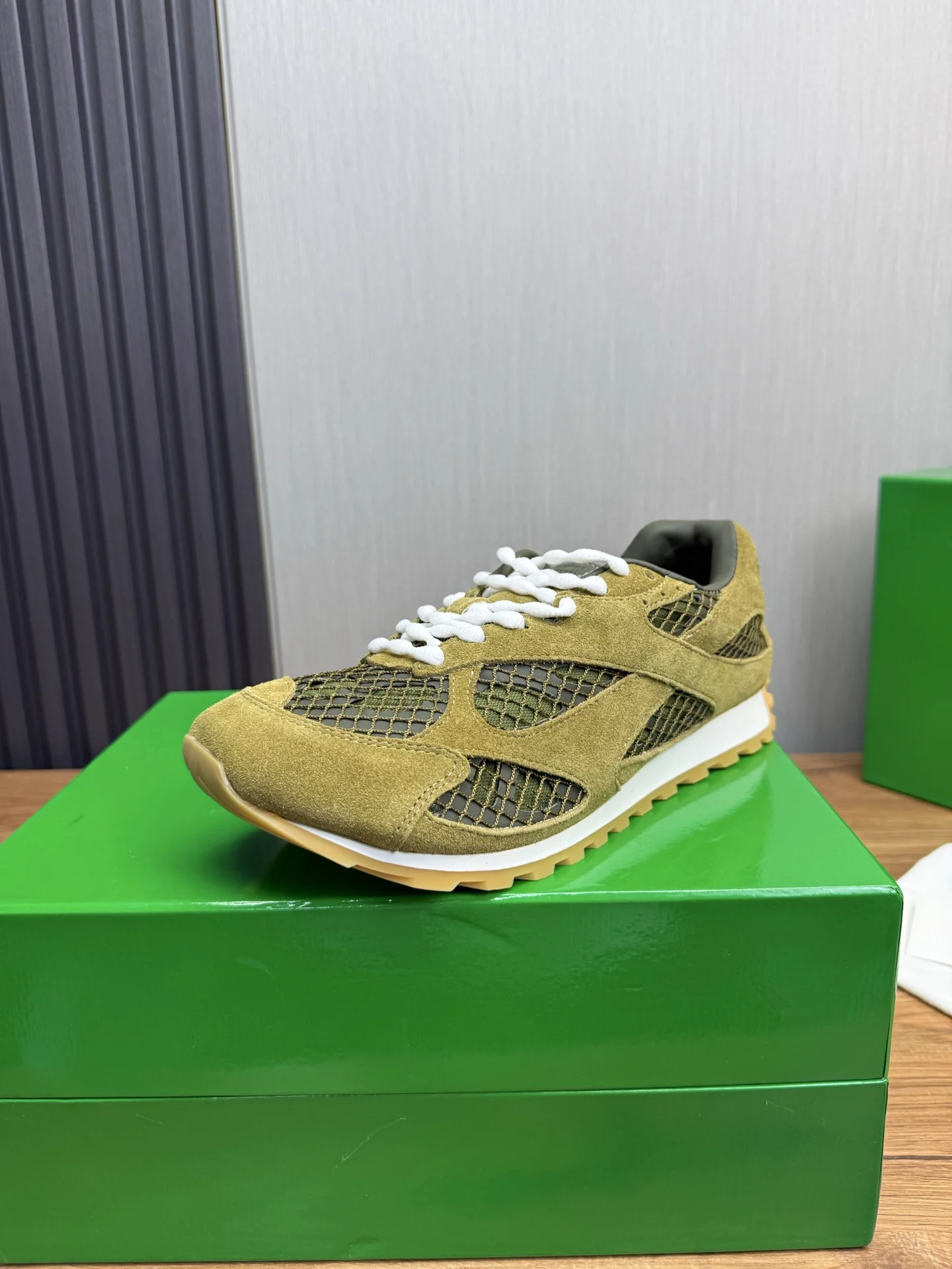 BOTTEGA VENETA Sneakers Mesh Rubber Olive-White EU35-46 B40202609110819