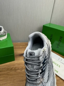Alternative view of BOTTEGA VENETA Sneakers Mesh Rubber Silver-White EU35-46 B40202609110806