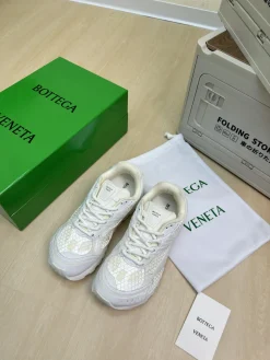 BOTTEGA VENETA Sneakers White B40202609110796