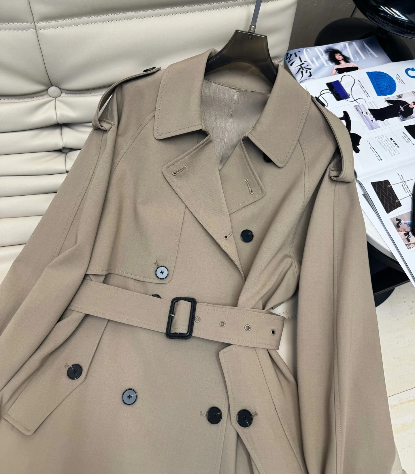 BURBERRY Coats Beige-Black S-M-L C90202609061471 - Image 2