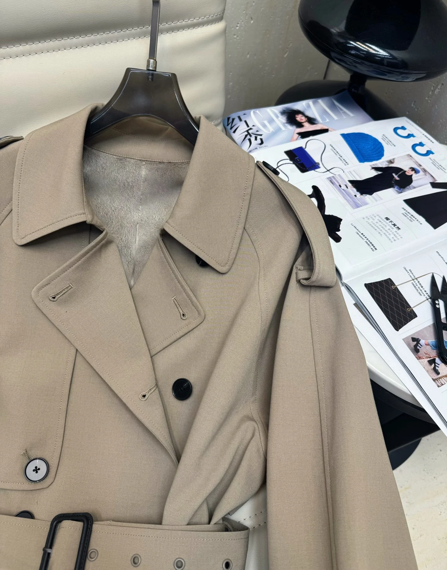 BURBERRY Coats Beige-Black S-M-L C90202609061471 - Image 3