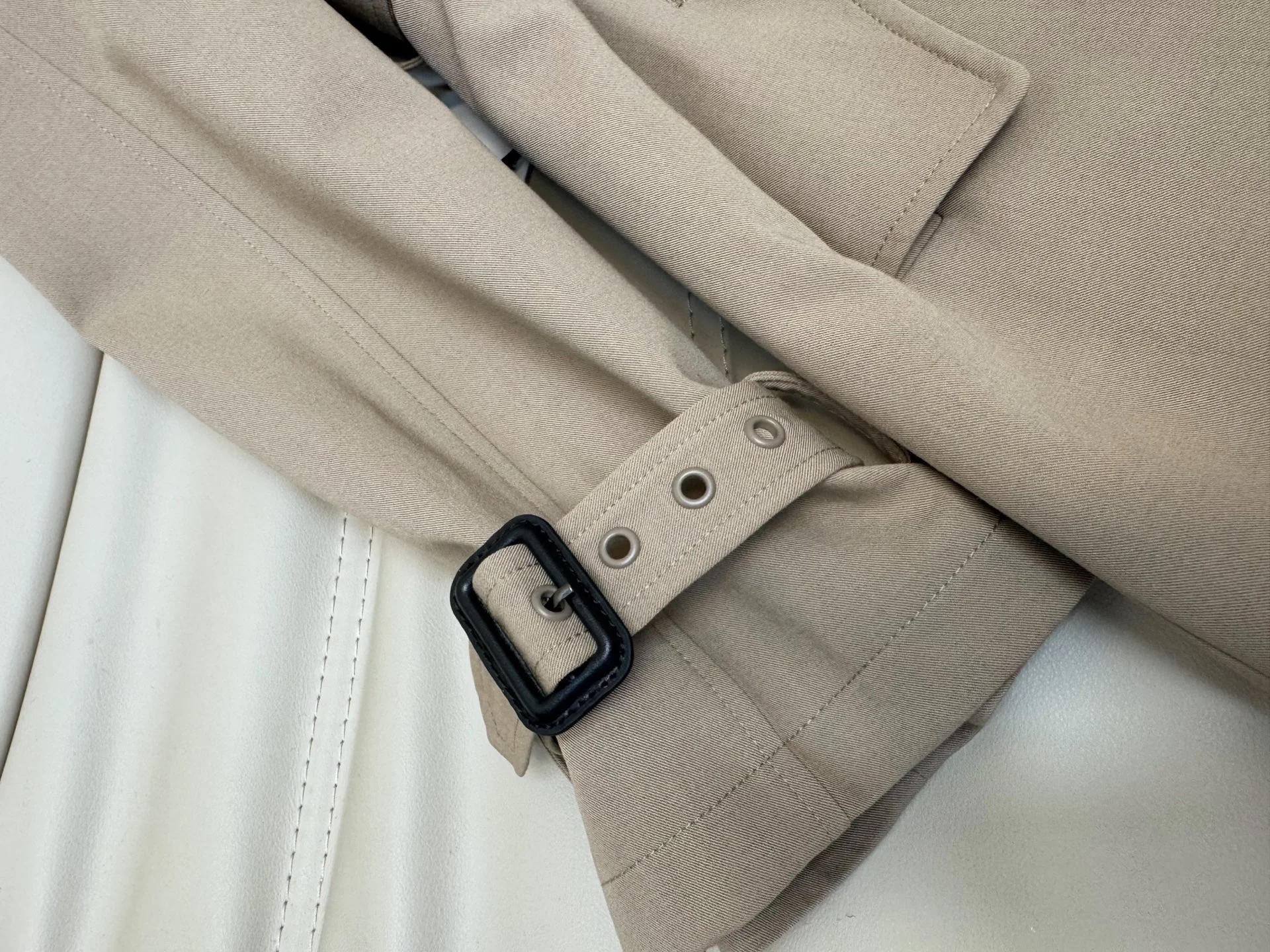 BURBERRY Coats Beige-Black S-M-L C90202609061471 - Image 4