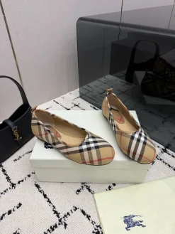 BURBERRY Flats Leather Beige-Black-Red EU35-39 C10202609111988