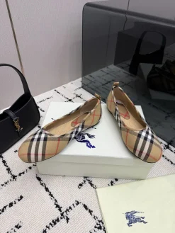 Alternative view of BURBERRY Flats Leather Beige-Black-Red EU35-39 C10202609111988