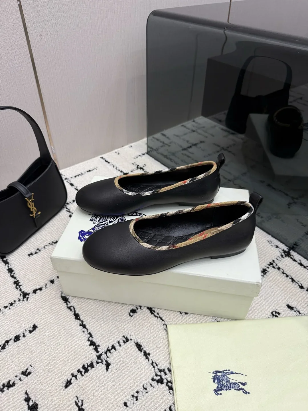 BURBERRY Flats Leather Black-Beige EU35-39 C10202609111985 - Image 3
