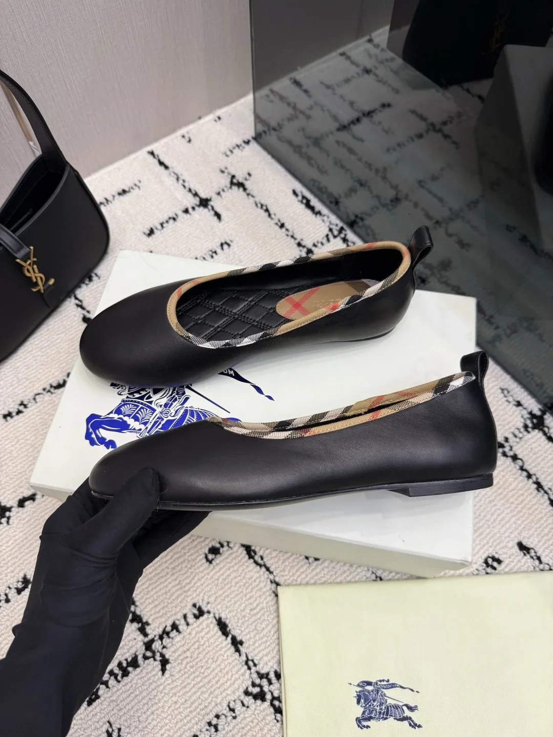 BURBERRY Flats Leather Black-Beige EU35-39 C10202609111985 - Image 4