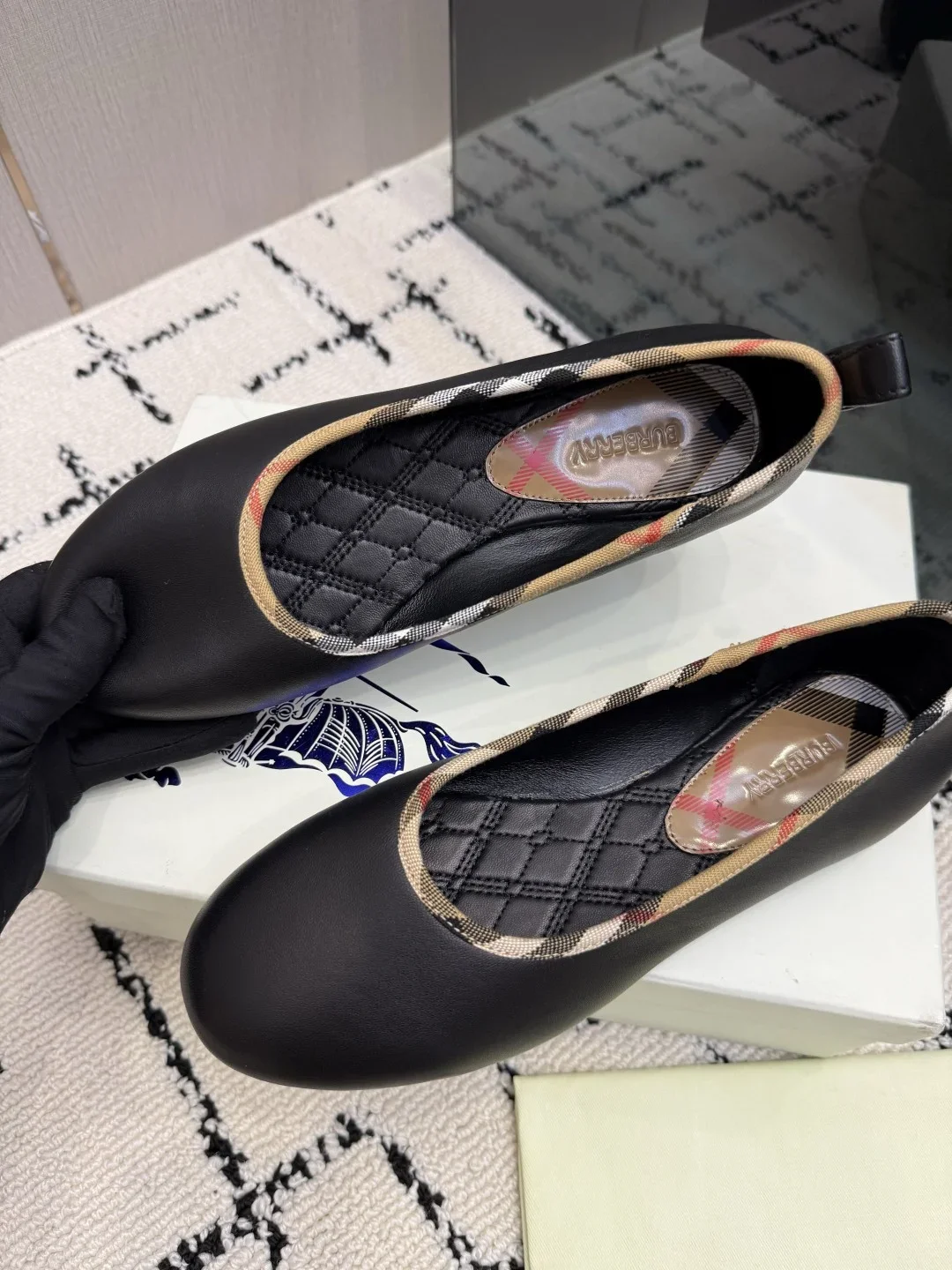 BURBERRY Flats Leather Black-Beige EU35-39 C10202609111985 - Image 5