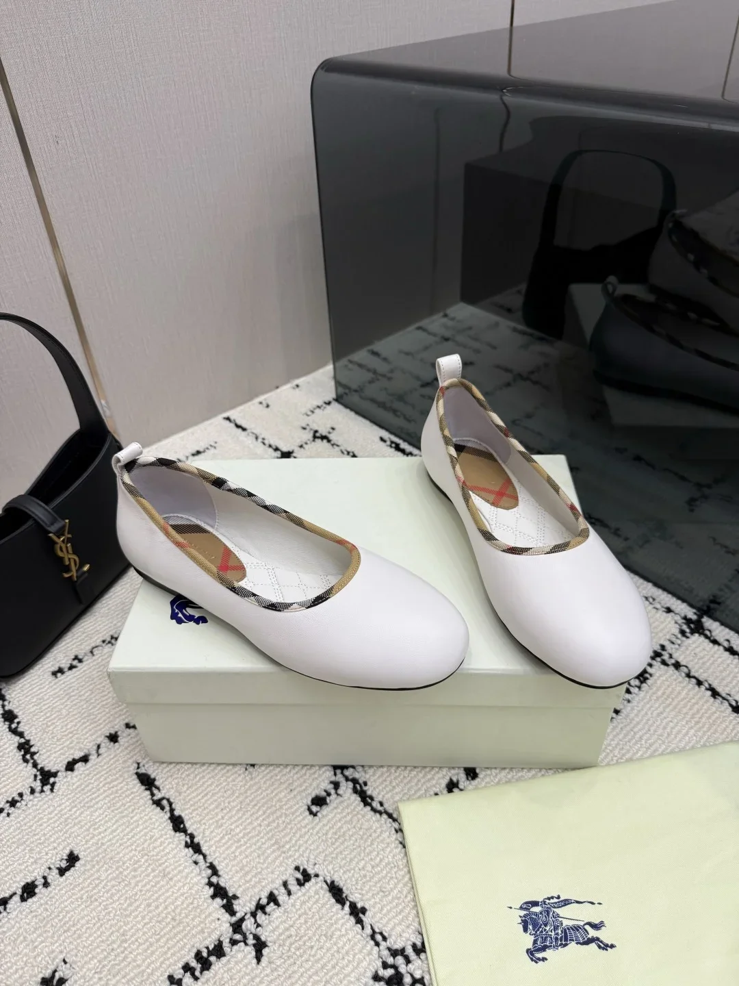 BURBERRY Flats Leather White-Beige EU35-39 C10202609111987