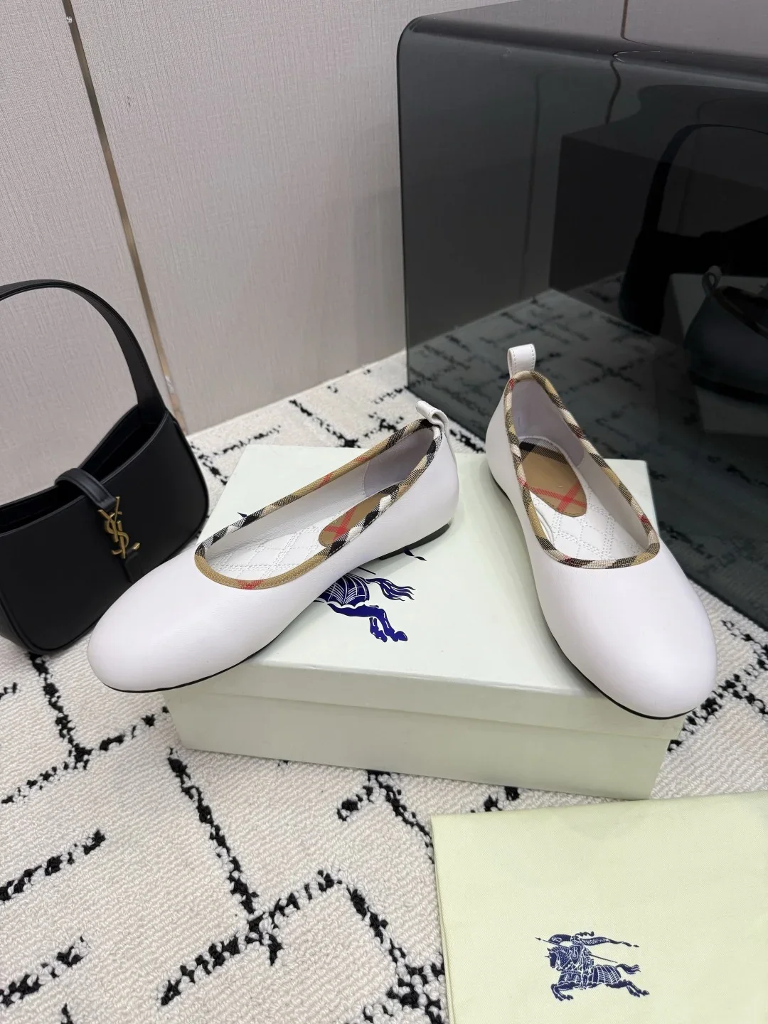 BURBERRY Flats Leather White-Beige EU35-39 C10202609111987 - Image 2