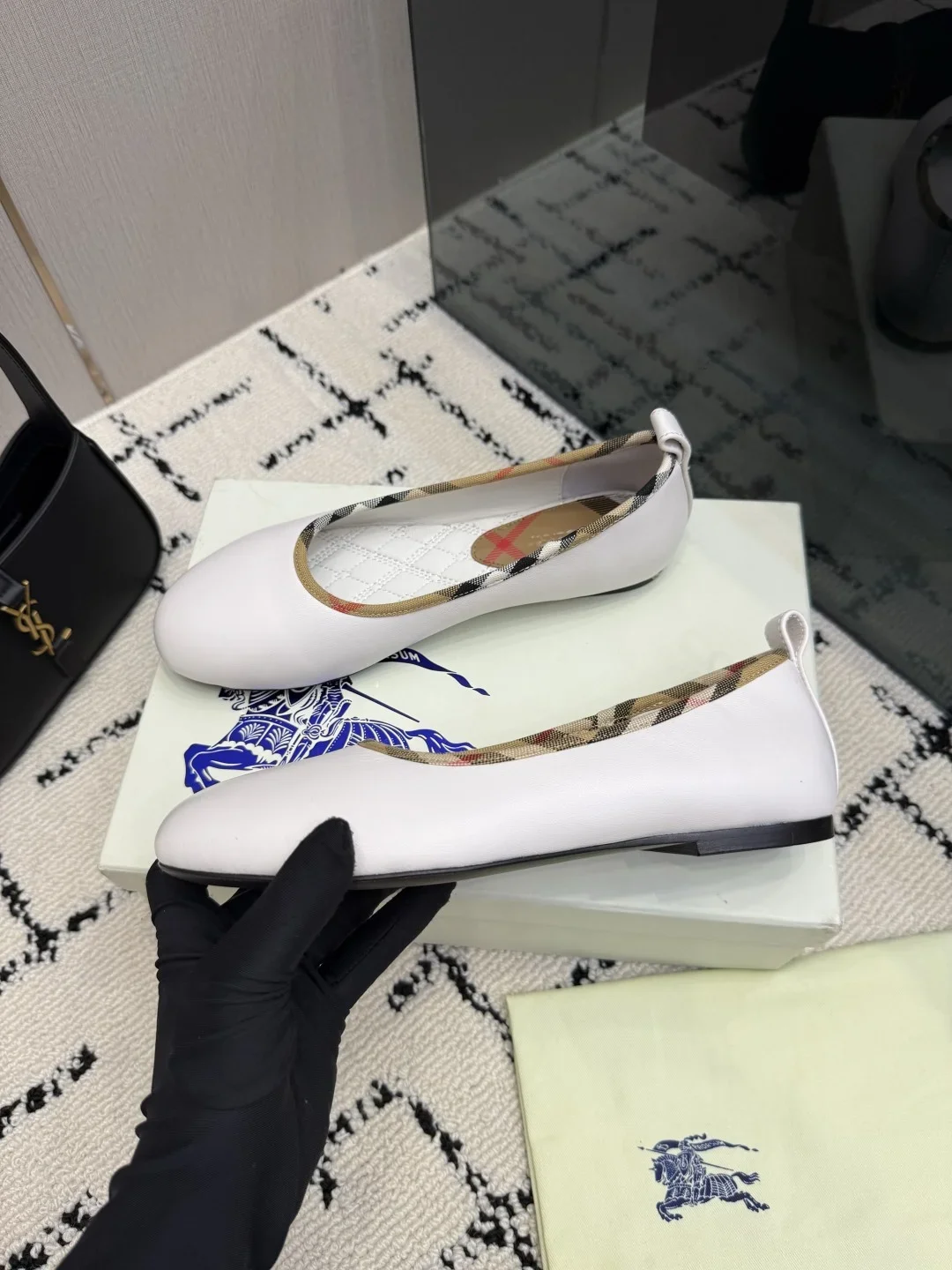 BURBERRY Flats Leather White-Beige EU35-39 C10202609111987 - Image 4