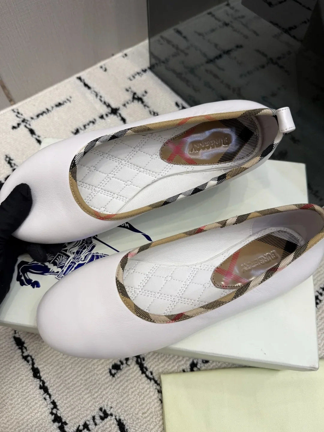 BURBERRY Flats Leather White-Beige EU35-39 C10202609111987 - Image 5