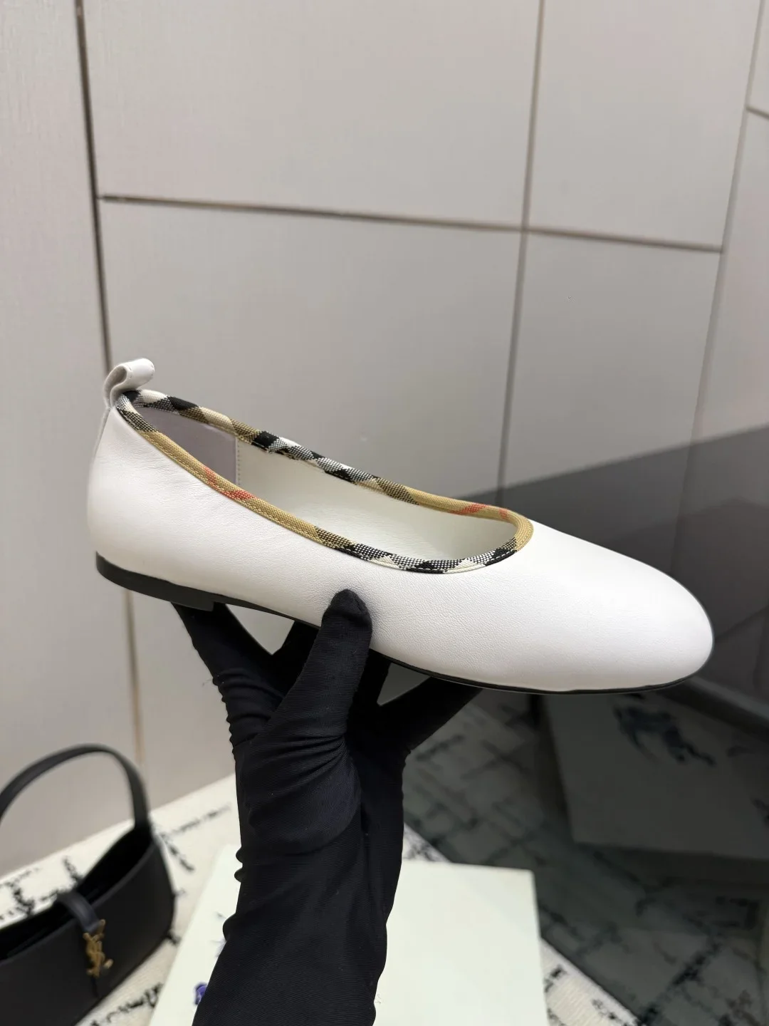 BURBERRY Flats Leather White-Beige EU35-39 C10202609111987 - Image 6