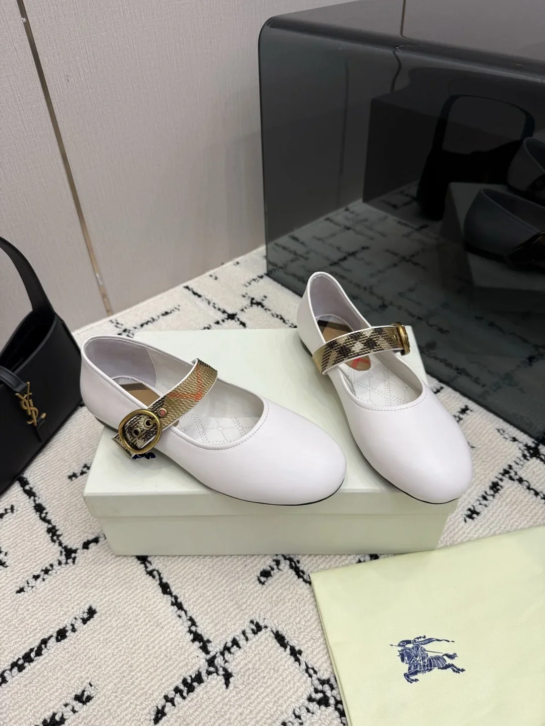 BURBERRY Flats Leather White-Gold EU35-39 C20202609111986