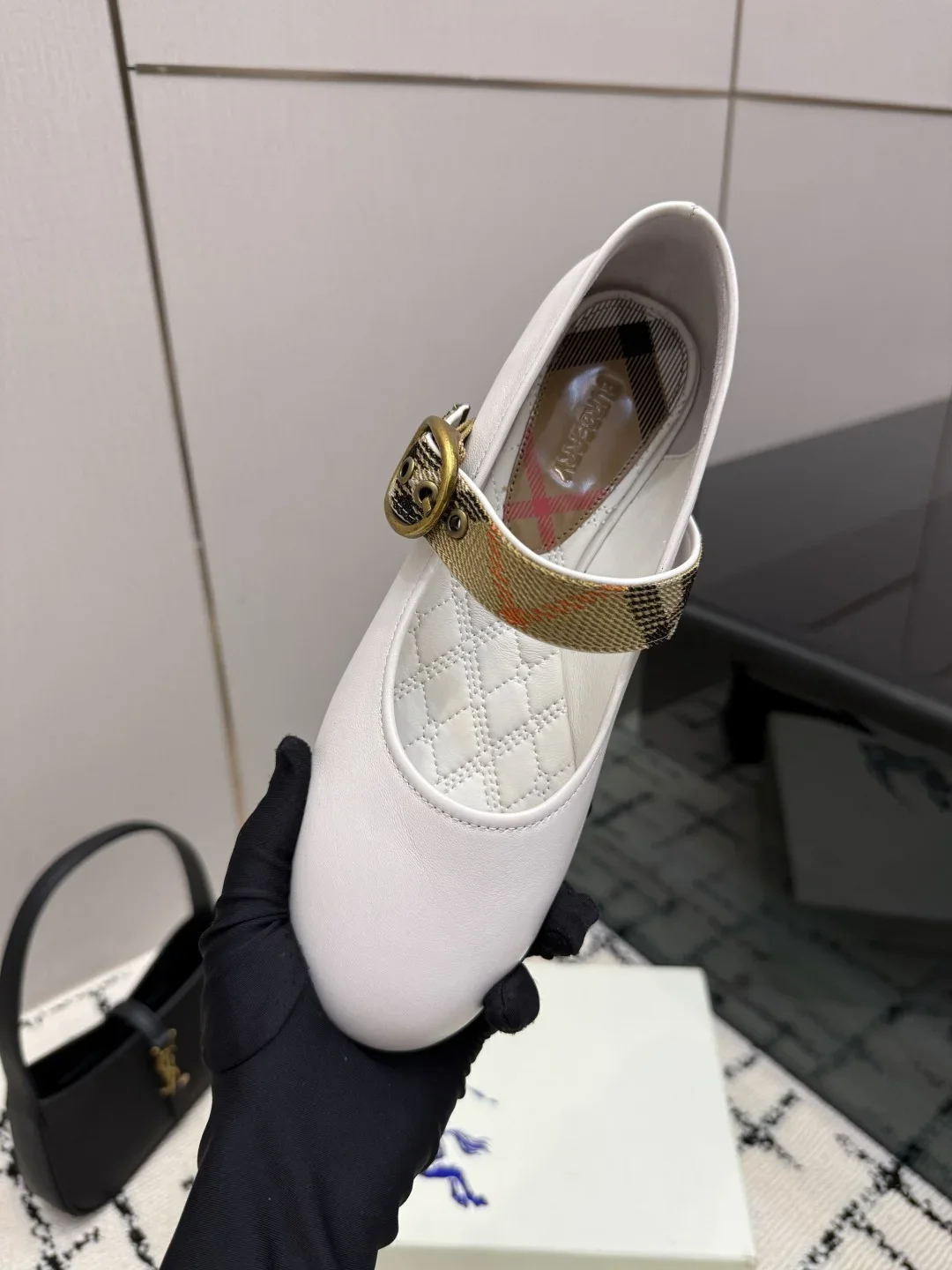 BURBERRY Flats Leather White-Gold EU35-39 C20202609111986 - Image 7