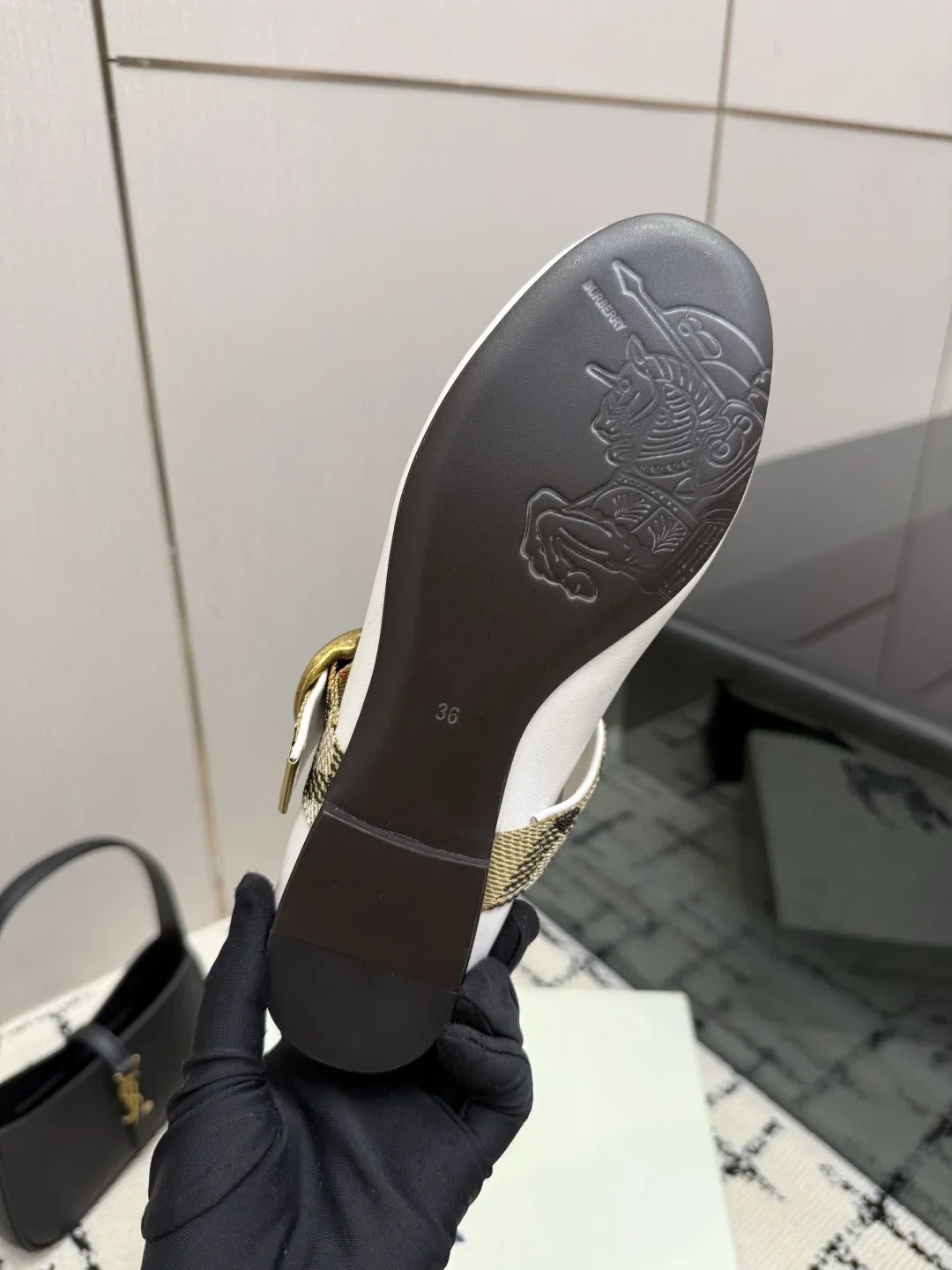BURBERRY Flats Leather White-Gold EU35-39 C20202609111986 - Image 8