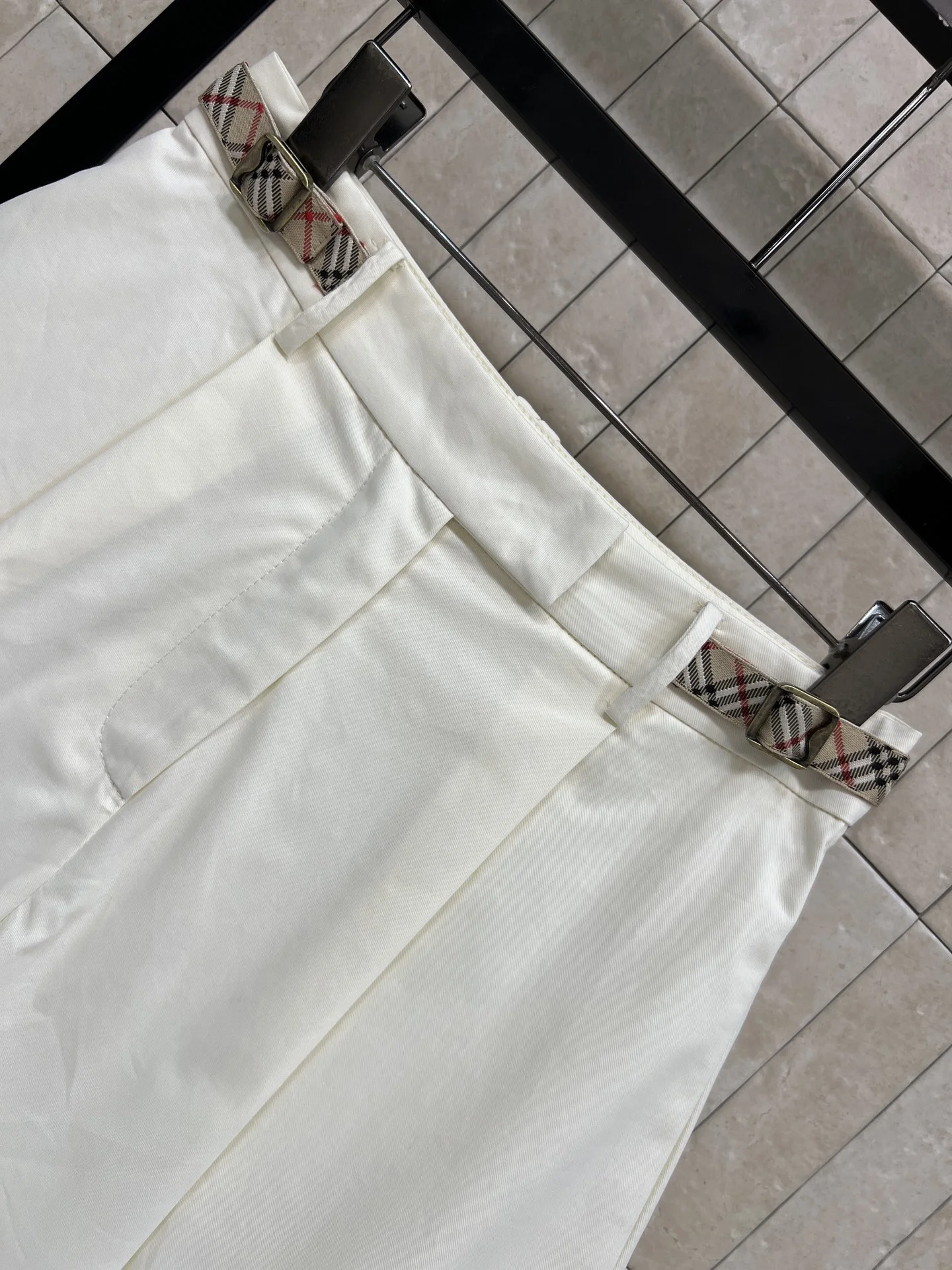 BURBERRY Shorts Cotton White-Beige S-XL B35202609060002 - Image 2