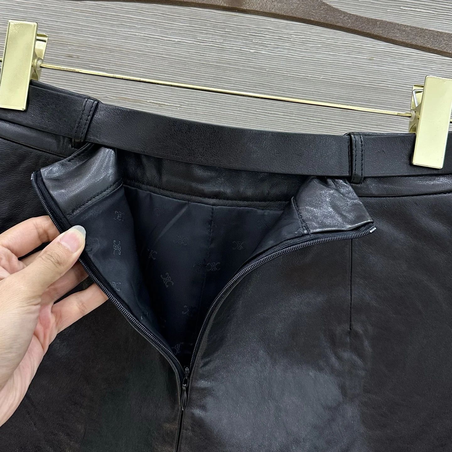 CELINE Shorts Lambskin Leather Black-Gold 36-40 E25202609062074 - Image 9
