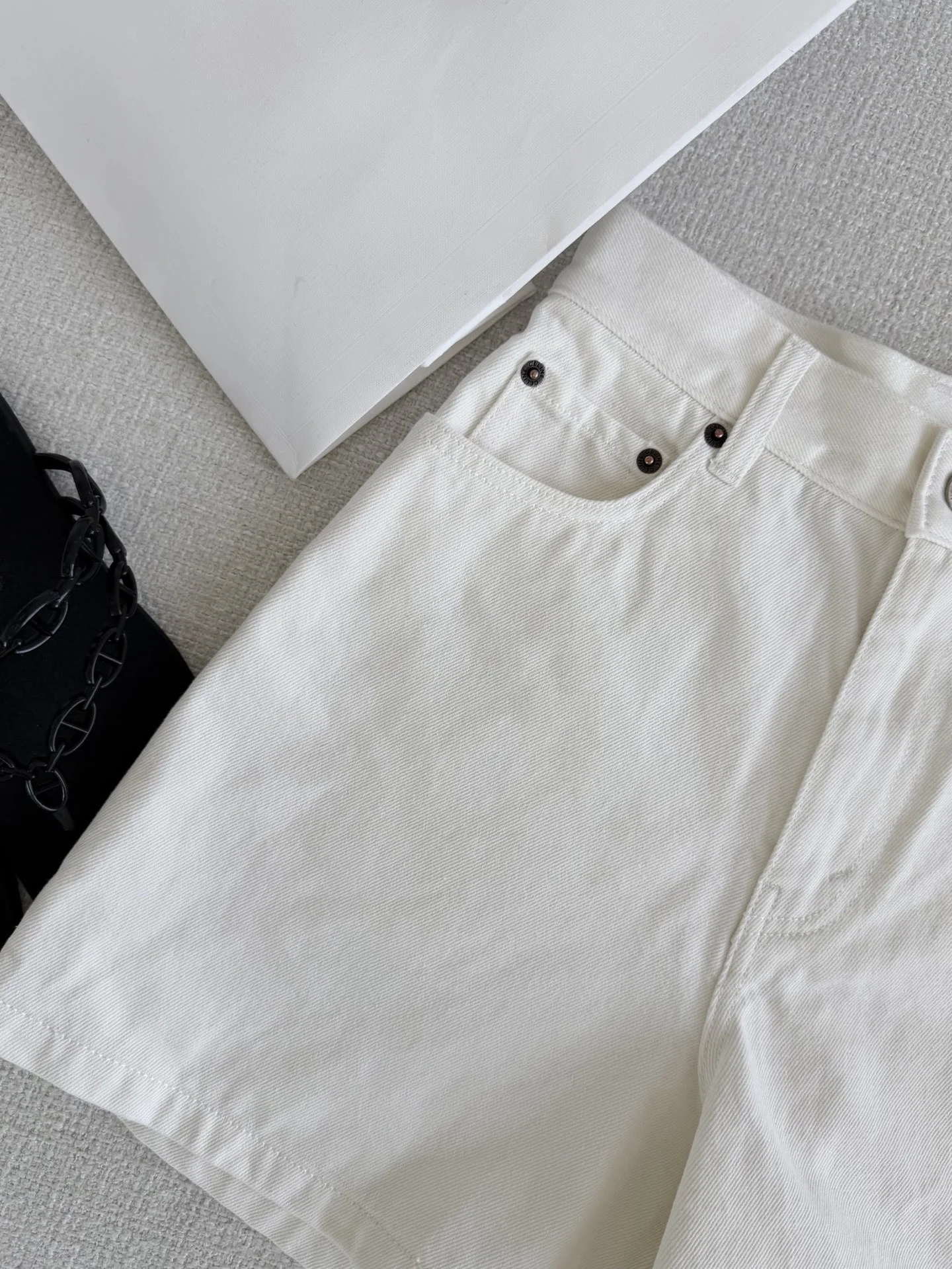 CELINE Shorts Leather White S-L B85202609063131 - Image 3