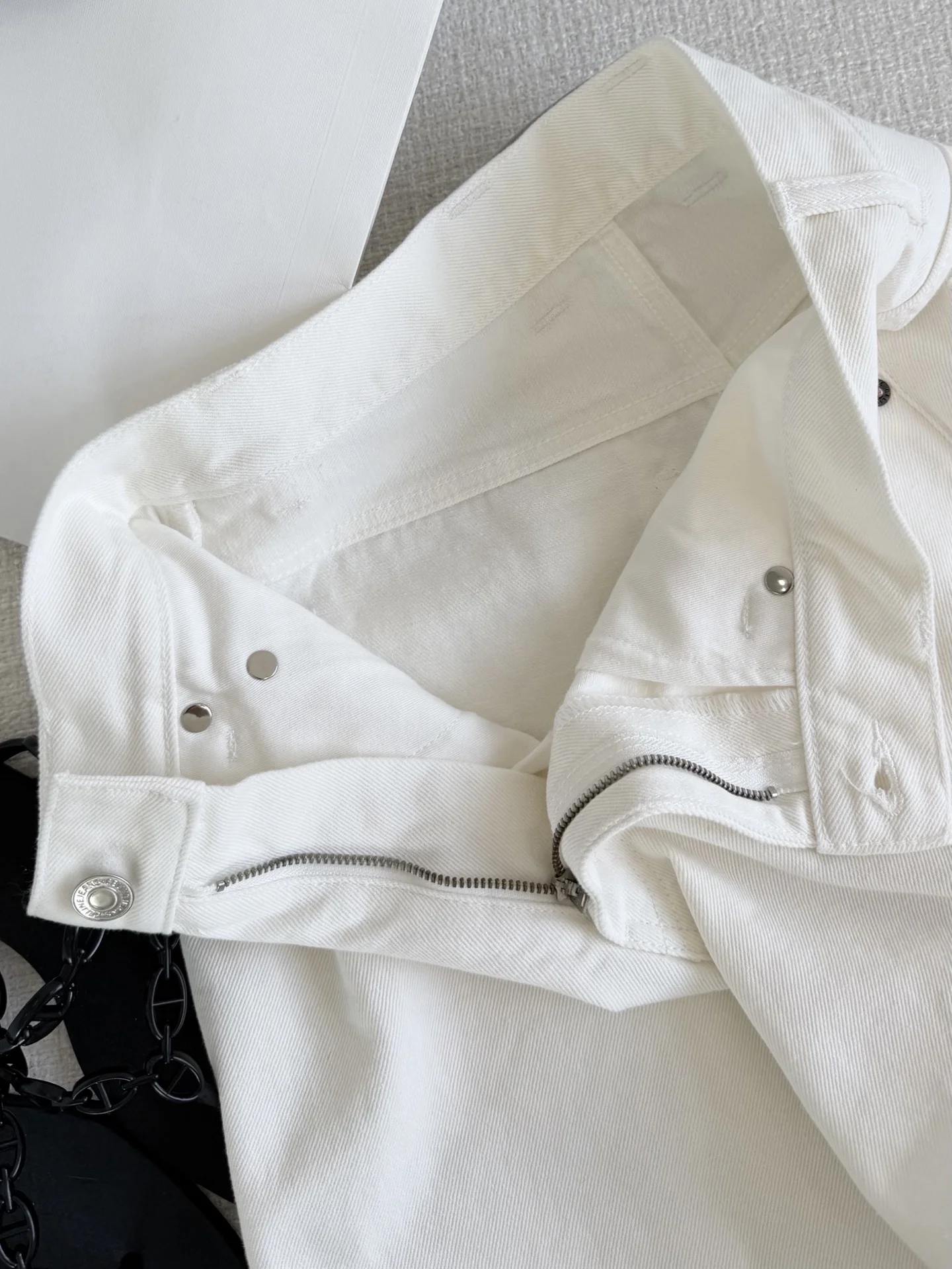 CELINE Shorts Leather White S-L B85202609063131 - Image 4